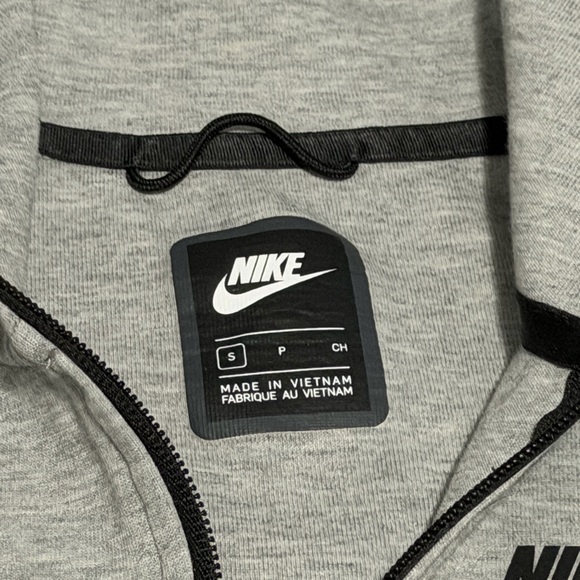 Nike Women's Light Gray Utility Jacket - Picture 3 of 3